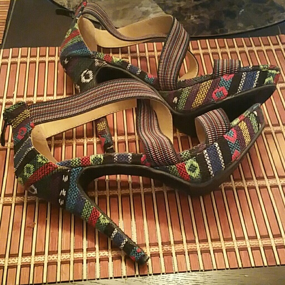 🌻Aztec Print Heels - Picture 5 of 5